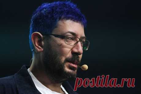 Артемий Лебедев разработает дизайн для города в Челябинской области. Известный российский дизайнер Артемий Лебедев разработает концепцию развития и дизайн-код для города Чебаркуль в Челябинской области. Мэр города Светлана Виноградова и главный архитектор Сергей Шацкий показали блогеру достопримечательности, рассказали об уже готовых проектах и поделились планами на будущее.