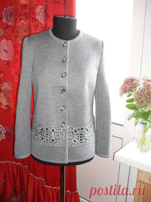 Купить Жакет с кружевной вставкой. - вязаный жакет, Вязание крючком, серый, однотонный