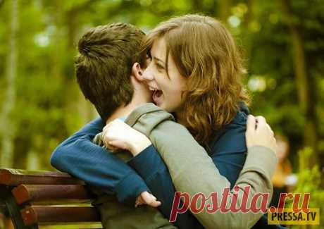 Коротенькие личные секреты из Сети | Чёрт побери Как-то моему хорошему знакомому понравилась моя подруга, я их познакомила, общались они, в основном, в интернете. Когда он не знал, что ответить ей на сообщение, то пересылал его мне, я в свою очередь на него отвечала, и он отправлял мой ответ ей. Вся соль в том, что она делала тоже самое, и очень часто получалось так, что я от их лица общалась сама с собой)) ххх Две недели назад похоронила мужа. Прокручиваю в голове как со ...