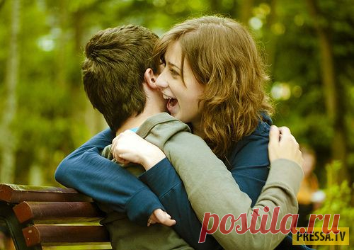 Коротенькие личные секреты из Сети | Чёрт побери Как-то моему хорошему знакомому понравилась моя подруга, я их познакомила, общались они, в основном, в интернете. Когда он не знал, что ответить ей на сообщение, то пересылал его мне, я в свою очередь на него отвечала, и он отправлял мой ответ ей. Вся соль в том, что она делала тоже самое, и очень часто получалось так, что я от их лица общалась сама с собой)) ххх Две недели назад похоронила мужа. Прокручиваю в голове как со ...