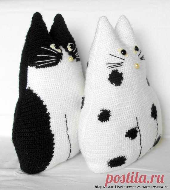 Стильные котоподушки крючком