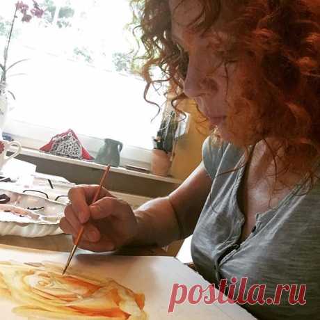 Working more on my yellow #rosepainting. Just #havingfun with it. 
#watercolor #happysunday#me#fineart #botanical #inspiration#beingcreative #creative#artistatwork #artwork#instaartist#painting#yellowrose