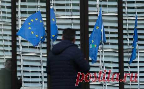 Главы МИД Евросоюза поддержали налог на сверхприбыль от активов России. Главы МИД ЕС поддержали введение налога на прибыль (windfall tax) от замороженных активов России, он будет обсуждаться позже на этой неделе.