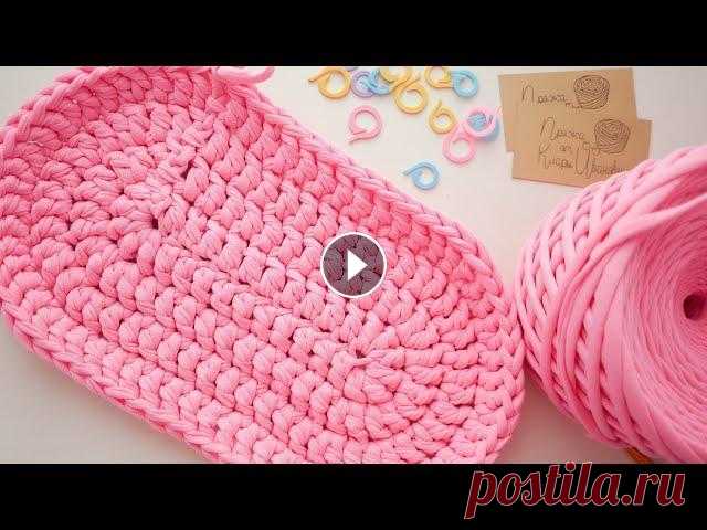Овальный коврик из трикотажной пряжи Овальный коврик из трикотажной пряжи. На размер 60х43см понадобится 1.5 мотка (примерно 150метров) крючком 8мм. 0.40-5.30сек видео - разбор схемы, дал...