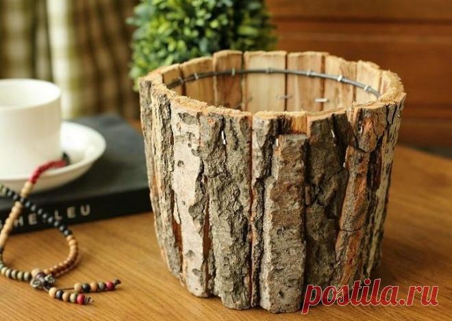 Оригинальная идея из пластикового ведра и коры пня