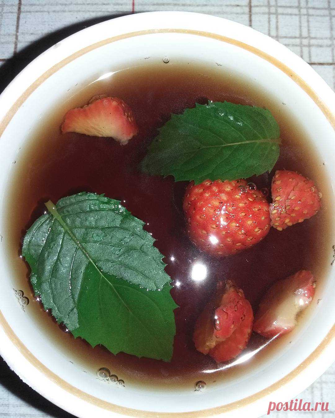 Чай с клубникой и мятой