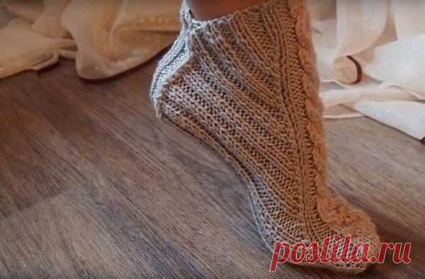 Следки на 2х спицах без шва Первым делом необходимо промерить ногу.Это будет влиять на размер петель.Их количество должно быть нечетным.Первым делом необходимо промерить ногу1. Если планируется вязание на ногу взрослого человека, то число это будет находиться в рамках 40 — 60.Вначале вяжется верх, затем...