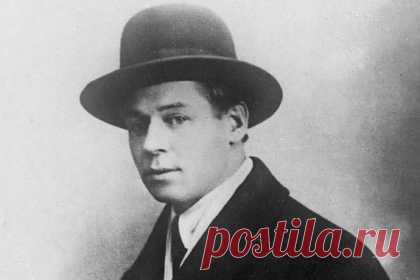 В Калининграде пройдет выставка о жизни Сергей Есенина. Музей-заповедник Сергея Есенина и Калининградский областной историко-художественный музей проведут выставку, приуроченную к 100-летию с момента визита поэта в город. Она пройдет в Калининграде в начале сентября и будет состоять из двух частей. В экспозицию войдут авторские книги и коллективные сборники.