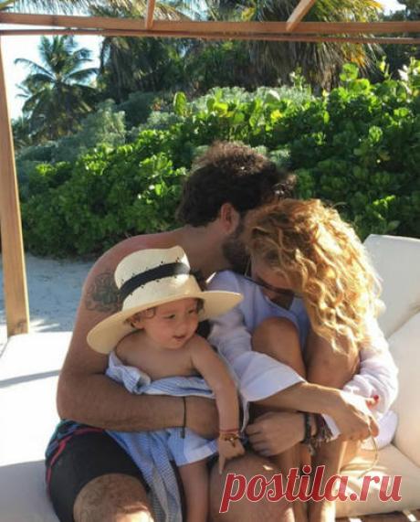 PAULINA RUBIO Y SU HIJO