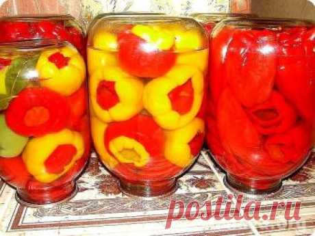 Перец на зиму для фаршировки.
https://kuhnya.org/recipe/konservirovannye_ovocshi/perec_na_zimu_dlya_farshirovki.html
Ингредиенты для Перец на зиму для фаршировки, примерно на 3 порции
	Перец красный сладкий - 6.00 кг.
	Вода - 1.50 л
	Масло подсолнечное - 500.00 мл
	уксус 9% — - 0.50 ст.
	Сахар-песок - 50.00 гр.
	черный перец горошком - 10.00 шт.
	Лавровый лист - 3.00 шт.
Способ приготовления Перец на зиму для фаршировки Болгарский перец моем и срезаем верхушку. Аккуратно вы...