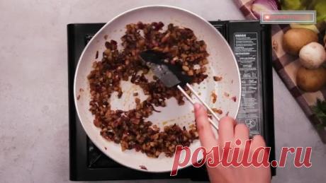 Картофельное пюре с грибным соусом можно подать иначе. Покорят всех с первого раза!