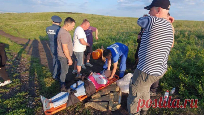 Мужчина на параплане рухнул на туристку, отдыхавшую на горе в Башкирии. В Башкирии летавший на параплане мужчина совершил жесткую посадку на голову девушке и отправил ее в больницу. Об этом сообщает МЧС России. По информации министерства, инцидент произошел на горе Торатау в Ишимбайском районе. Мужчина на ...