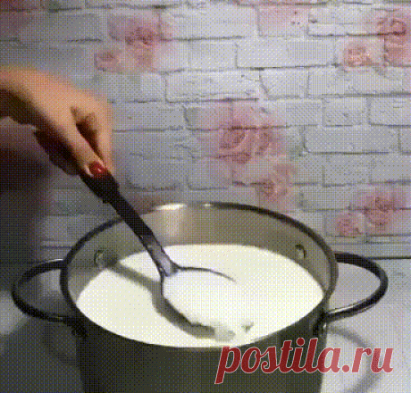 Сыр.
4 литра молока(свежего или скисшего)
300гр сметаны(20% жирности)
4-5 яиц
1 столовая ложка соли(с горкой)
1 столовая ложка лимонного сока или уксуса