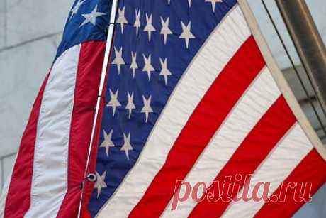 В США начали расследование случаев антисемитизма и исламофобии в школах. Министерство образования США начало расследование по борьбе с антисемитизмом и исламофобией в американских школах и колледжах. «Ненависти нет места в наших школах, и точка», — заявил министр образования США Мигель Кардона. Под следствием находятся Колумбийский, Корнелльский, Пенсильванский университеты.