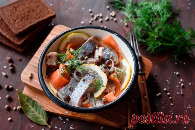 СЕЛЕДКА: Сельдь, маринованная в масле
Сельдь в горячей уксусной заливке
Сельдь пряного посола в луковом отваре
Сельдь в тузлуке
Сельдь, засоленная сухим способом
Сельдь в винной заливке