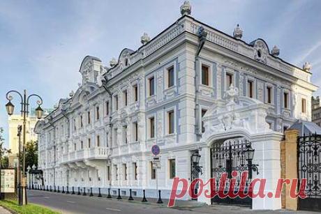 В Нижегородский музей передали коллекцию старинных карт и книг. Коллекционер Вячеслав Хуртин передал в фонд Нижегородского государственного историко-архитектурного музея-заповедника (НГИАМЗ) коллекцию старинных карт, книг и документов, состоящую из 160 предметов. По словам губернатора области Глеба Никитина, в коллекции присутствуют по-настоящему священные для региона документы.