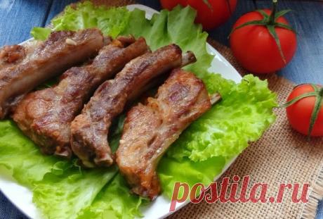 Свиные ребрышки в горчично-медовом соусе
Ингредиенты:Свинина (ребра) — 1 кгЛук репчатый — 1 шт.Помидоры —200 гЧеснок — 2 шт.Мед — 1 ст. л.Масло растительное — 100 млГорчица — 2 ст. л.Перец черный — 1 щепоткаПаприка (молотая) — 1 щепоткаС…