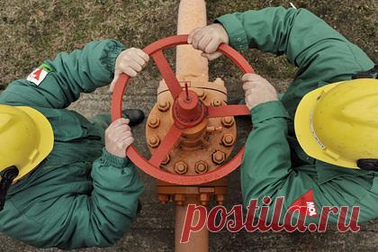 Талибы и Туркменистан возобновят работы по газопроводу ТАПИ. «Талибан» договорился с властями Туркменистана о сроках возобновления работ по проекту строительства газопровода Туркменистан-Афганистан-Пакистан-Индия (ТАПИ) в ходе встречи делегации талибов с туркменским министром иностранных дел Рашидом Мередовым. Работы будут продолжены в марте 2022.