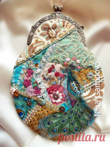 Кошелек с фермуаром "Павлин". Крейзи квилт. Вышивка декоративными швами, лентами, бисером, вышивка свободно-ходовым способом (павлин)