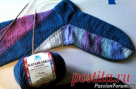 Гольфы весенние, вязание на двух круговых спицах | Вязание спицами для начинающих Дорогие рукодельницы!!&nbsp;У нас опять похолодание погодное...&nbsp;Связались веселые гольфы. Вернее один гольф....(второй еще вяжется) .... Для тех, кто не любит вязать на 5 спицах (или не умеет)!!! Способ вязания на двух круговых спицах, полосками по спирали.Видео:Хорошего вам...