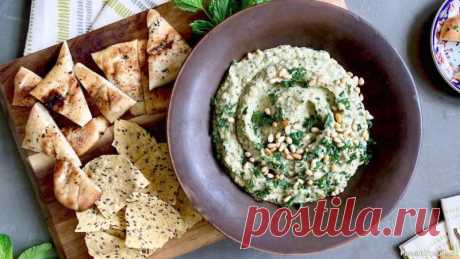 Бабагануш из баклажанов - очень вкусная закуска из баклажан Бабагануш из баклажанов - легендарное блюдо восточной кухни, вкусная закуска из баклажан. Готовится очень просто и быстро.СМОТРИТЕ ТАКЖЕ: ▶ Баклажаны рецепты ▶ Летние рецепты Ингредиенты: Баклажан - 1 шт. Вода - 1,5 л Соль - 1 ст.л Растительное масло - 1 ст.л Кинза - 1 пучок Кунжутная...