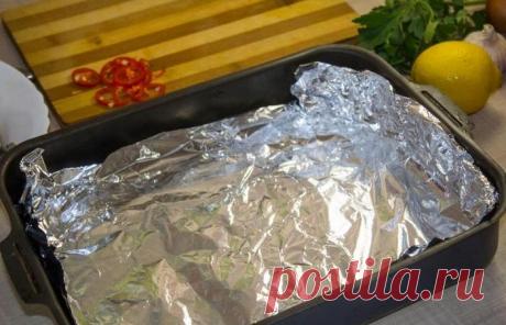 Какой стороной правильно класть фольгу на противень - матовой или глянцевой