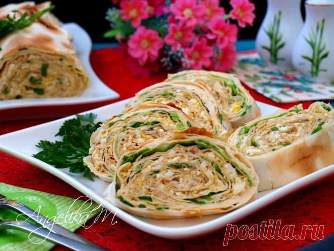 Рулет из лаваша с сайрой Рулет из лаваша с сайрой - это вкусная и эффектная закуска, которая украсит любое праздничное меню. Легко готовится и подходит для начинающих хозяек. Попробуйте разнообразить своё меню этим замечательным блюдом!