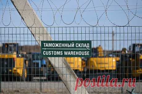 Российские таможенники перехватили фуру с 15 двигателями для БМП без документов. В Саратовской области таможенники перехватили фуру с 15 двигателями для боевых машин пехоты БМП-1 и БМП-2 без документов. По данным ФТС России, большегруз следовал в Казахстан. Экспертиза показала, что такие моторы применяются только в военной технике. Возбуждено административное дело.
