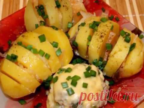 Молодой картофель с укропом, запеченный в мультиварке