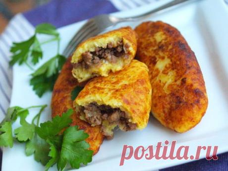 Картофельники с бараниной и кедровыми орешками.