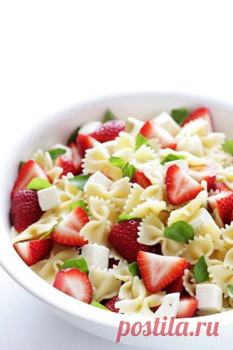 5 Ingredient Strawberry Caprese Pasta Salad - GlavPortal 5 Ingredient Strawberry Caprese Pasta Salad | gimmesomeoven.com #easy #recipe #vegetarian