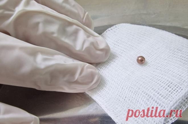 Врачи из Набережных Челнов с помощью магнита вытащили пулю из глаза мужчины. Операция длилась полтора часа.