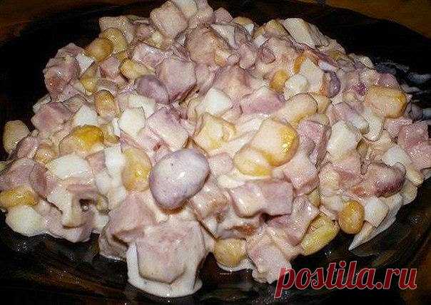 Лучшие кулинарные рецепты: Салат с фасолью, ветчиной и сухариками