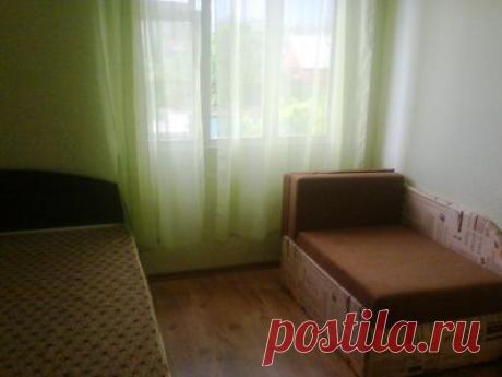 Сдам комнаты для отдыхающих в частном секторе: отдельный вход на втором этаже, гостевой санузел и душевая на три комнаты. Кухня с холодильником и телевизором. Кофеварка и чайник в вашем пользовании. Все необходимое предоставляем (фен, утюг).