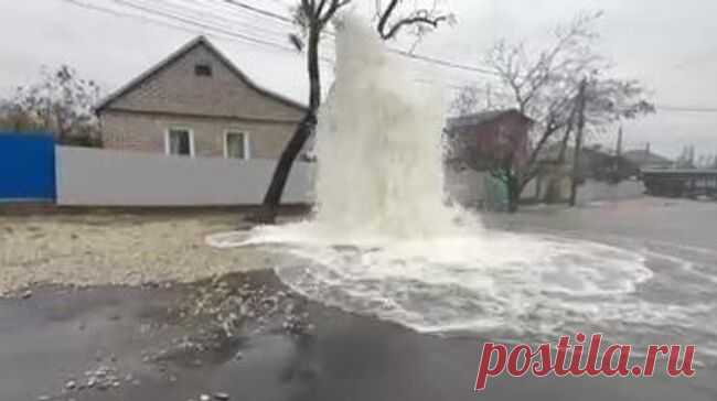 В Новороссийске прорвало магистральный водовод