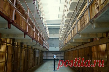 В США разрешили казнить преступника «невиданным ранее» методом. В США разрешили казнить заключенного «невиданным ранее» методом. В частности, Верховный суд Алабамы принял решение казнить убийцу при помощи газообразного азота. В августе генеральная прокуратура штата обратилась в ведомство с просьбой назначить дату казни 58-летнего заключенного.