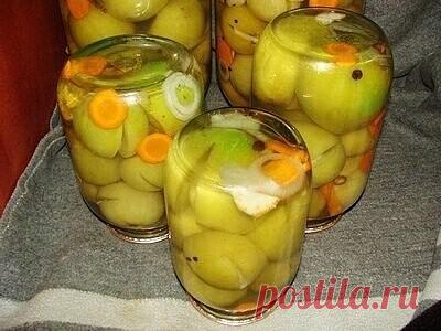 Консервированные зеленые  с чесноком

Для приготовления понадобится:

• зеленые помидоры - 6 кг.;
• морковь - 1 шт.;
• репчатый лук - 1 шт.;
• корень сельдерея - 1 шт.;
• чеснок - 3-4 головки;
• вода - 6 л.;
• уксус - 1 стакан;
• соль - 1 стакан;
• сахар - 2 стакана;
• гвоздика, лавровый лист, петрушка, перец черный горошек и перец душистый - по вкусу.

Весь секрет в маринадной заливке, именно по объему заливки и расчитываем пропорции ингредиентов. Так, на шесть литров жид...