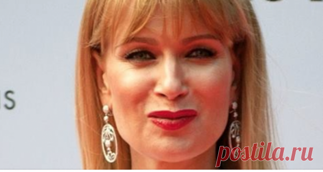 Изменилась до неузнаваемости: Что стало с актрисой Олесей Судзиловской | Милая Я Ее не узнать! После 40 лет, Олеся Судзиловская решилась расстаться со своими длинными волосами. Что сподвигло Олесю на подобные изменения, она уточнять не стала, но при этом решила сохранить этот исторический момент на память, сняв небольшой видеоролик. Как следует из комментария, приложил к этому свою руки и Дима Билан. — Ну, вот! Смотрите )) Моему дорогому сердцу Другу — Диме Билану, Художни...