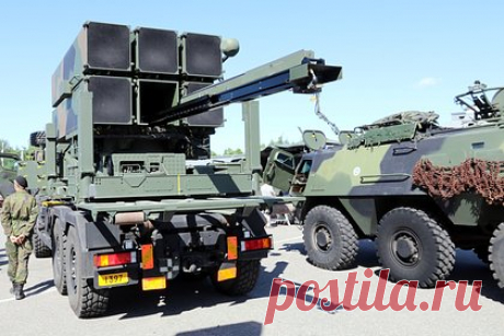 На Украине заявили об ожидании поставок большего числа комплексов NASAMS. Совсем скоро Украина получит еще больше комплексов противовоздушной обороны средней дальности NASAMS. Об этом заявил спикер Верховной Рады Руслан Стефанчук. Он уточнил, что говорил об увеличении поставок с председателем парламента Норвегии Масудом Гарахани и главой компании Kongsberg Defence &amp; Aerospace Эйриком Ли.