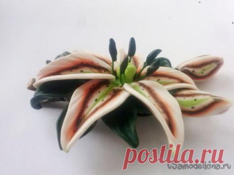 Заколка лилия из полимерной глины