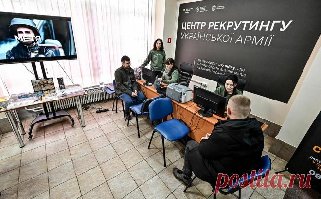 В Одессе подростки подожгли дверь квартиры военкома. В Одессе подростки подожгли дверь квартиры сотрудника территориального центра комплектования (ТЦК, так на Украине называются военкоматы), сообщает «Страна».