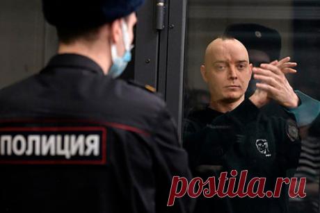 Сафронов заявил об отсутствии иллюзий насчет суда над ним по делу о госизмене. Советник главы «Роскосмоса» и журналист Иван Сафронов, обвиняемый в госизмене, заявил, что не питает никаких иллюзий относительно предстоящего над ним суда. При этом он верит, что на суде «хотя бы капля благоразумия все-таки проявится». Сафронов уверен, что в его действиях «нет никакого состава преступления».