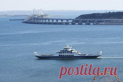 В Крыму обещали возобновить работу паромов после восстановления моста. Замглавы Росморречфлота Константин Анисимов заявил, что Керченская паромная переправа между Крымом и материком продолжит работу и после восстановления Крымского моста. По его словам, и до происшествия на мосту переправа «действовала в определенных объемах, перевозя специальные виды грузов».
