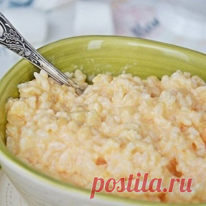 Молочная рисовая каша с тыквой и яблоком