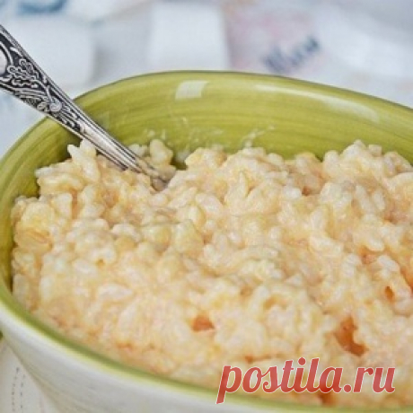Молочная рисовая каша с тыквой и яблоком
