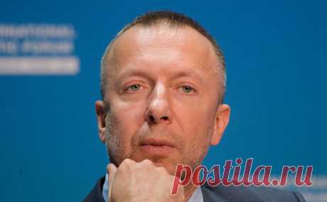 Компания Авдоляна подала заявку на покупку «Сибантрацита». «Сибан холдинг», созданный Альбертом Авдоляном, подал ходатайство в ФАС на покупку 100% крупнейшего в мире экспортера антрацита «Сибантрацит». 86,57% компании принадлежит наследникам погибшего бизнесмена Дмитрия Босова