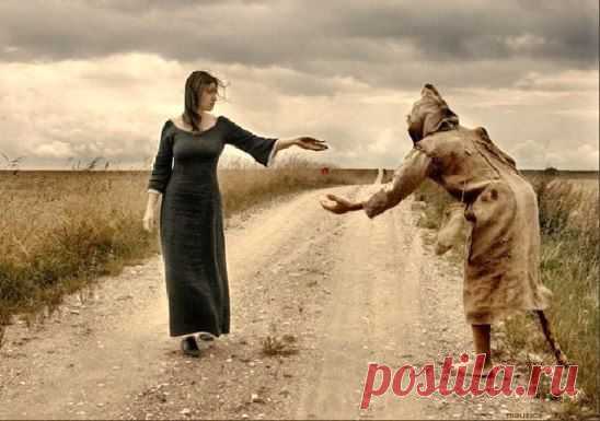 Если беден .... не стыдись... ,а в богатстве ...не гордись !!!
Бедность может испариться и в Богатство превратиться ... ,а Богатство заболеет и внезапно похудеет ..... в жизни часто так бывает .... жизнь местами все меняет!