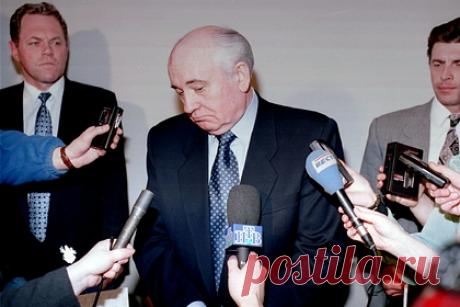 Горбачев перед смертью похудел на 40 килограммов. Специальный корреспондент Александр Гамов рассказал о состоянии бывшего президента СССР Михаила Горбачева незадолго до смерти. «Говорил, что перенес четыре сложных операции, что похудел на 30 килограммов. (В другой раз он сказал, что сбросил 40 килограммов.) Но присутствие духа никогда не терял», — уточнил он.