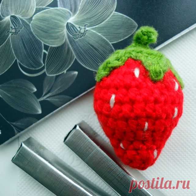 Photo by Вязаные игрушки. Амигуруми. МК on April 12, 2021. May be an image of strawberry and indoor.