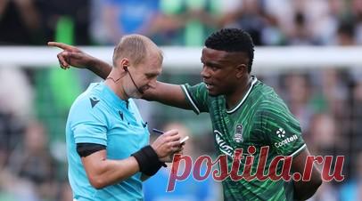 В прагматичном стиле: «Краснодар» дома обыграл «Крылья Советов» и вернул себе лидерство в РПЛ. «Краснодар» одержал победу над «Крыльями Советов» в матче 14-го тура РПЛ. В первом тайме хозяева намеренно отдали инициативу сопернику, перекрыв все свободные зоны на своей половине, и сделали ставку на контратаки. Одна из них сработала: Джон Кордоба убежал на входе в штрафную от Романа Евгеньева и со второй попытки открыл счёт. После перерыва игра раскрылась, и Олакунле Олусегун удвоил преимущество…